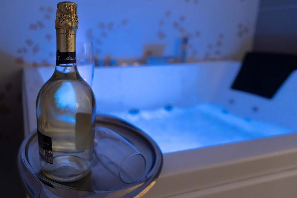 Al Chiaro Di Luna Luxury Suites Amalfi Coast Виетри Экстерьер фото